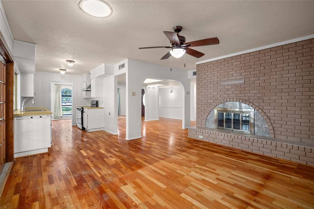 2801 Clover Valley Drive, Garland, TX 75043 2801 Clover Valley Drive, Garland, TX 75043