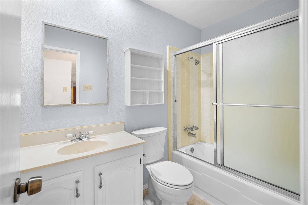 2801 Clover Valley Drive, Garland, TX 75043 2801 Clover Valley Drive, Garland, TX 75043
