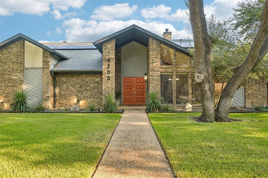 Property photo for 4203 Cobblers Lane, Dallas, TX
