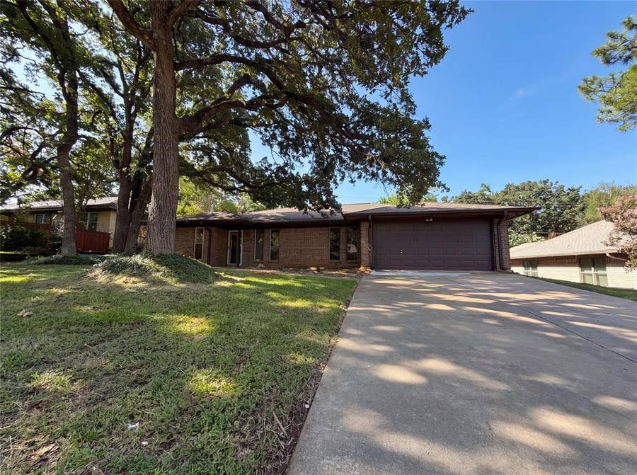 Property photo for 5804 Ridge Drive, Arlington, TX
