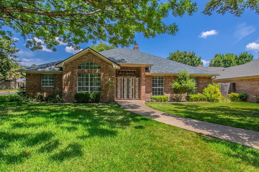 Property photo for 3021 Chimney Hill Drive, Waco, TX
