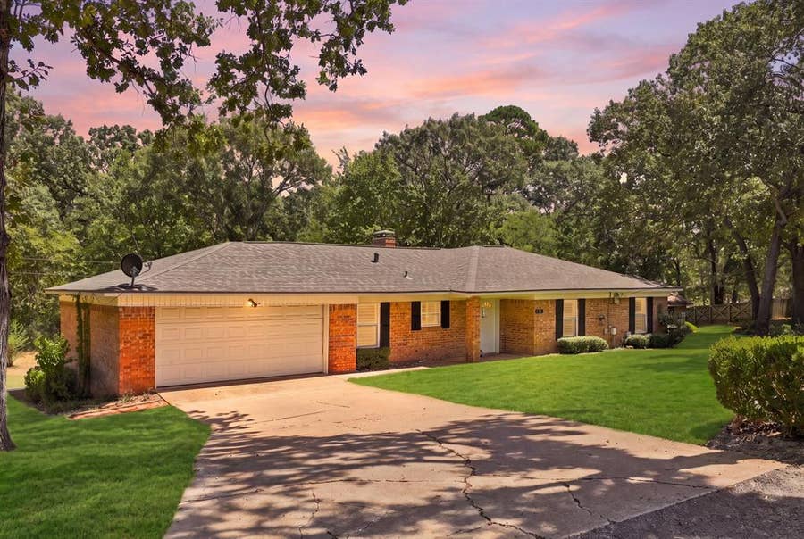 Property photo for 21121 County Road 1291, Flint, TX