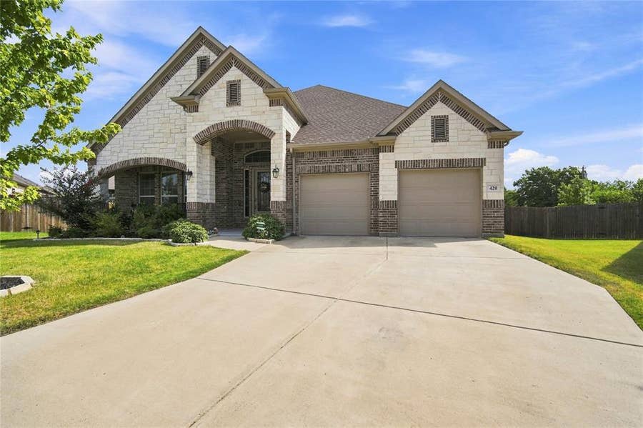 Property photo for 420 Wrangler Way, Waxahachie, TX