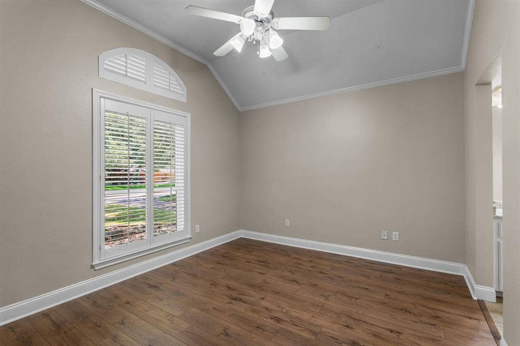 367 Elm Grove Circle, Waco, TX 76657 Vaulted ceiling with a ceiling fan, wood-finish flooring, plantation shutters, and crown molding
