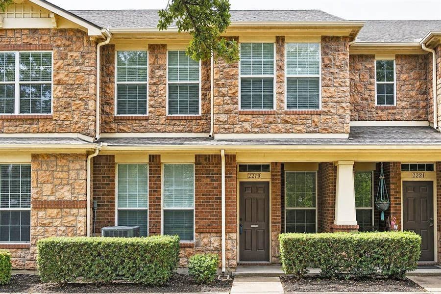 Property photo for 2219 Glacier Park Lane, Grand Prairie, TX