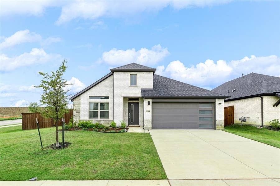 Property photo for 10544 Landry Bluff Lane, Fort Worth, TX