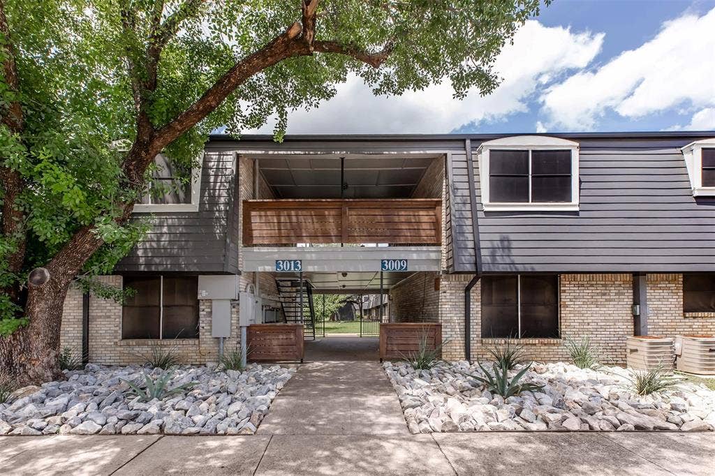 3001 Jane Lane, #102, Haltom City, TX 76117 $500.00 off first month rent