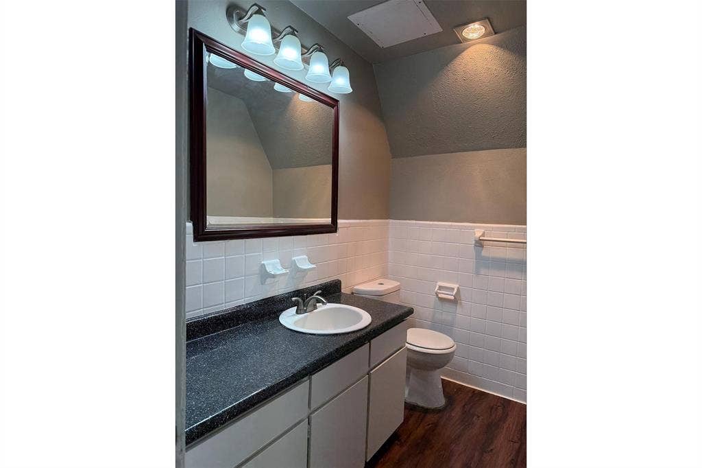 3001 Jane Lane, #102, Haltom City, TX 76117 $500.00 off first month rent