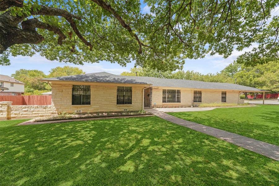 Property photo for 223 N Crest Street, Lancaster, TX