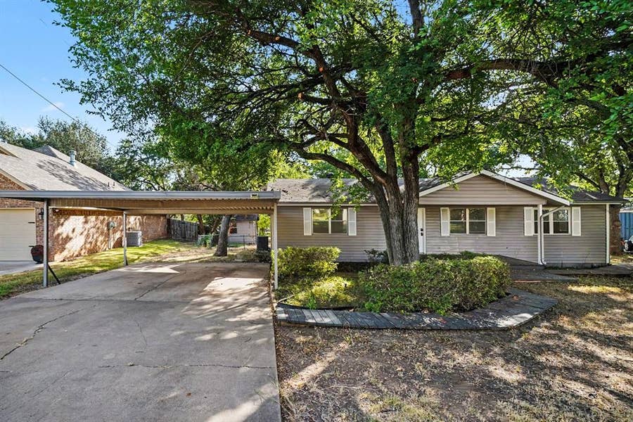 Property photo for 4305 Lucero Drive, Granbury, TX