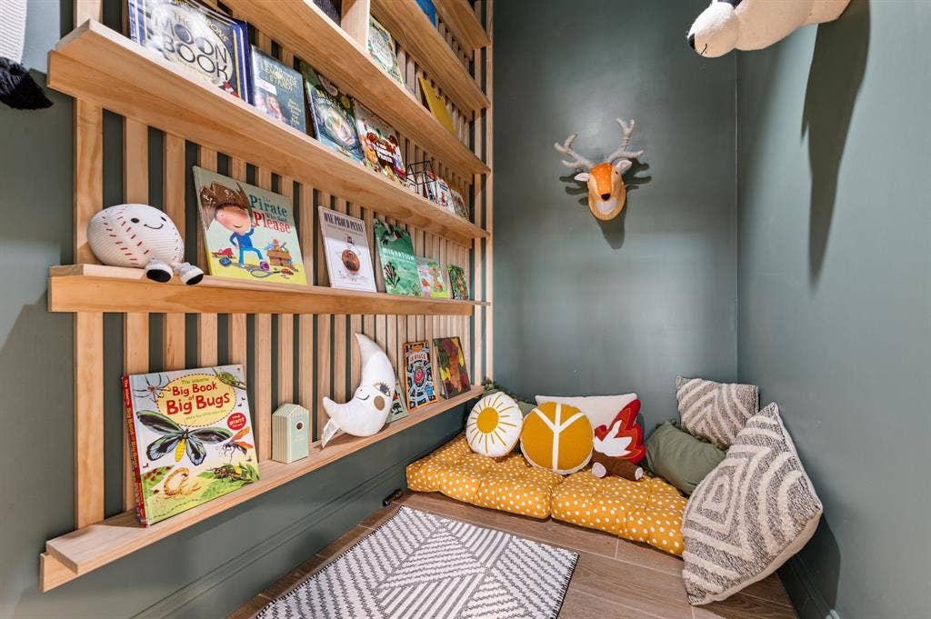 8226 Vitex Avenue, Dallas, TX 75252 Hidden reading nook upstairs