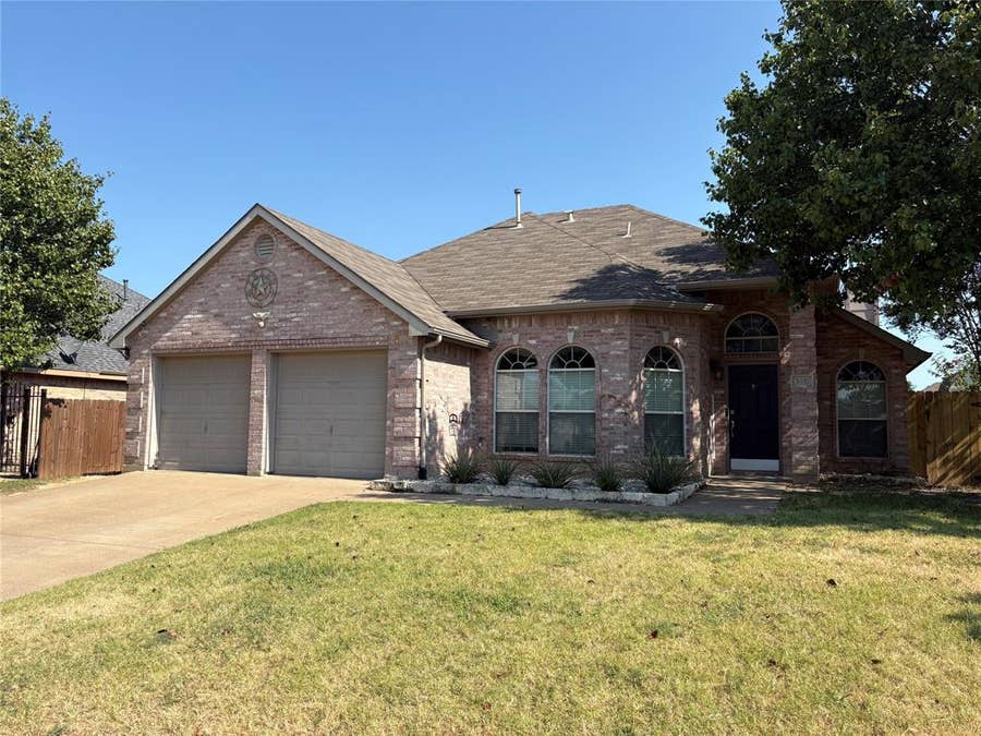 Property photo for 3037 Wren Lane, Midlothian, TX