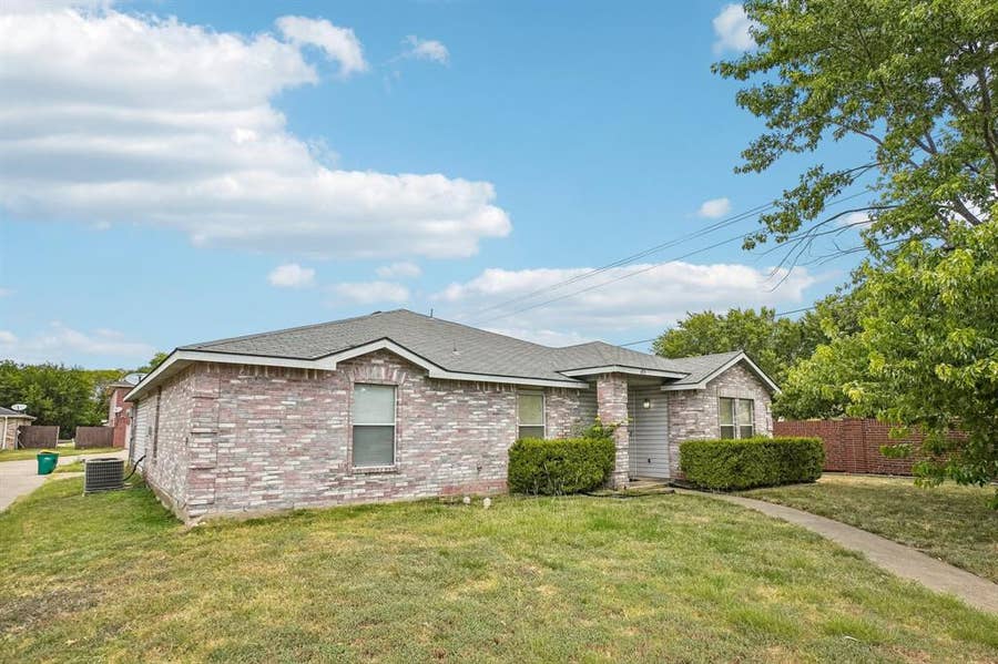 Property photo for 659 Pondview Drive, Cedar Hill, TX