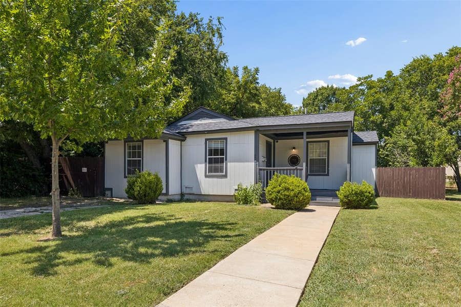 Property photo for 113 W Avenue E, Garland, TX