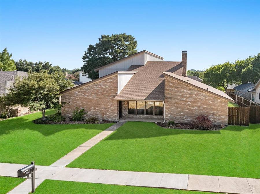 Property photo for 2621 Country Club Parkway, Garland, TX