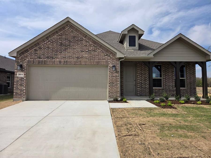 Property photo for 804 Silverleaf Drive, Ennis, TX