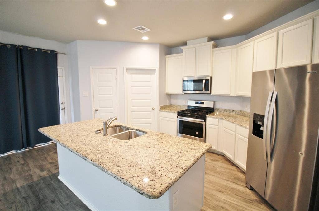2139 Mossbrook Drive, Royse City, TX 75189 2139 Mossbrook Drive, Royse City, TX 75189