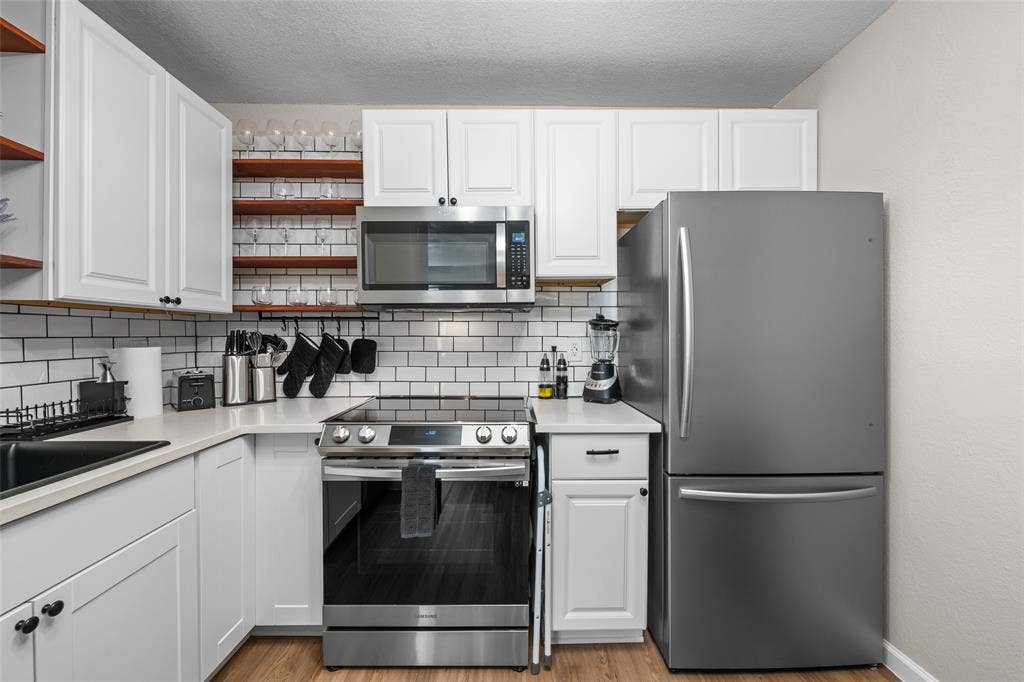 1712 Crest Point Drive, Arlington, TX 76012 1712 Crest Point Drive, Arlington, TX 76012