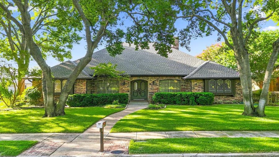 Property photo for 1912 Deerfield Drive, Plano, TX