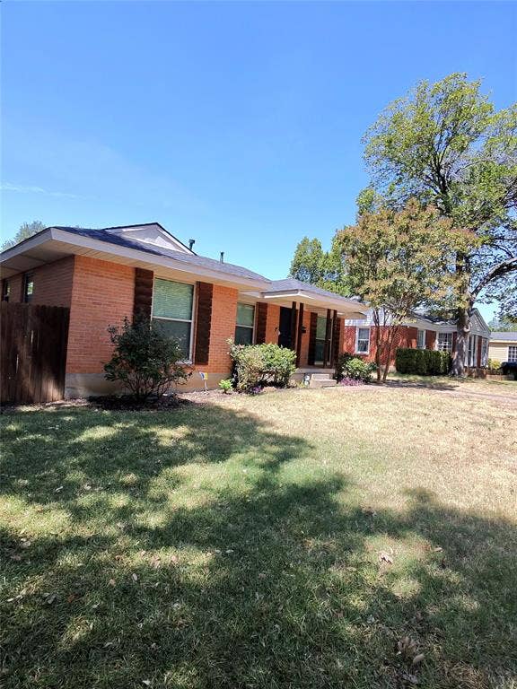 Property photo for 3241 S Edgefield Avenue, Dallas, TX