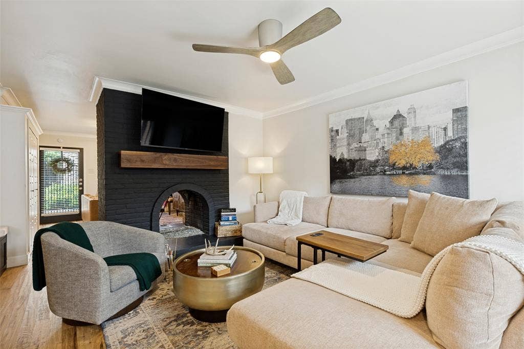 5938 Sandhurst Lane, #104, Dallas, TX 75206 Ample Natural Light