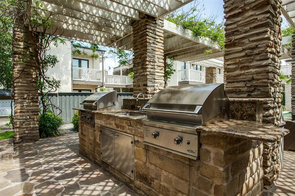 5938 Sandhurst Lane, #104, Dallas, TX 75206 Outdoor Kitchen