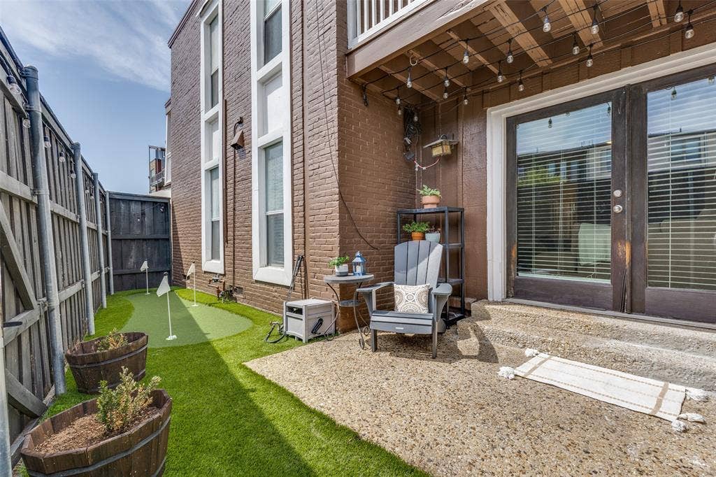 5938 Sandhurst Lane, #104, Dallas, TX 75206 Back Yard with 3 Hole Putting Green