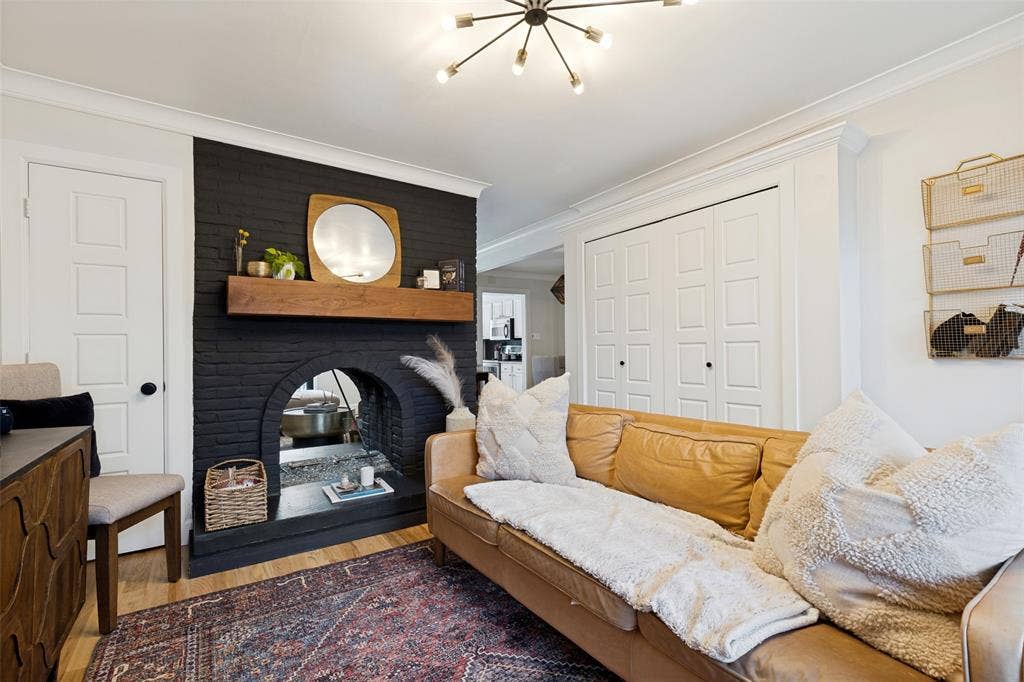 5938 Sandhurst Lane, #104, Dallas, TX 75206 Custom White Oak Mantel