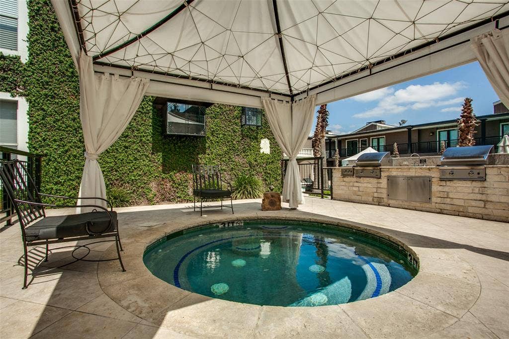 5938 Sandhurst Lane, #104, Dallas, TX 75206 Hot Tub Area
