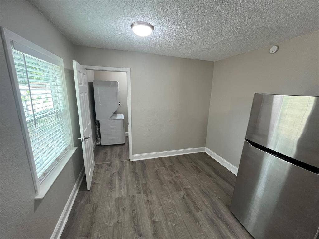 820 E Edith Street, Irving, TX 75061 820 E Edith Street, Irving, TX 75061