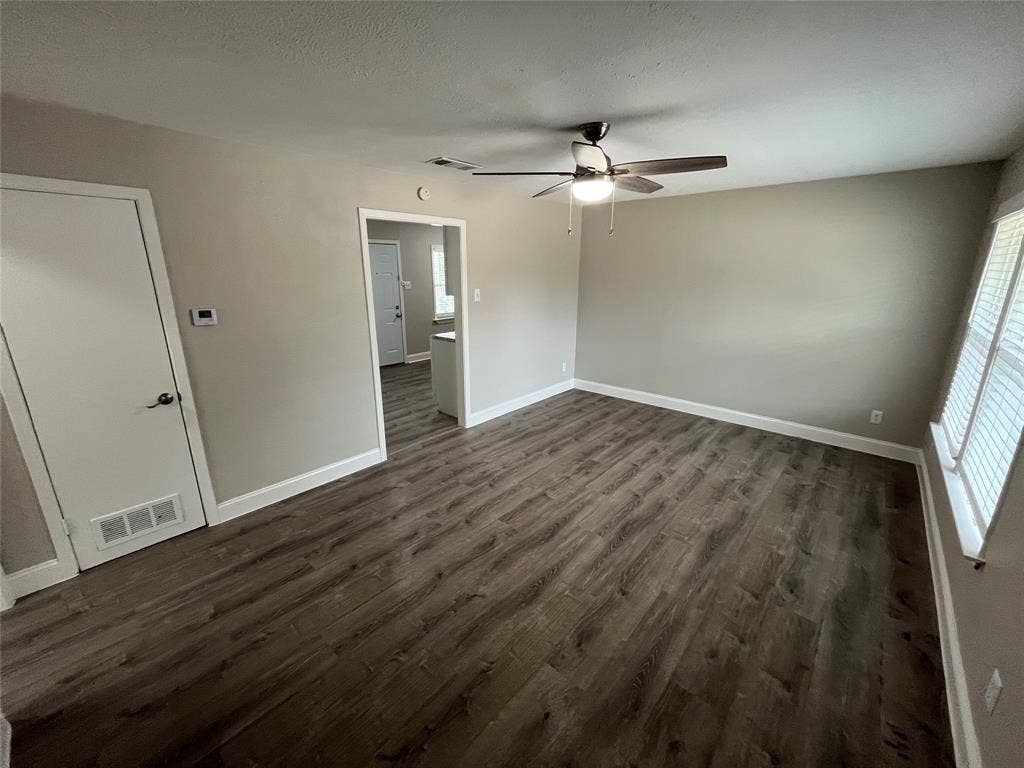 820 E Edith Street, Irving, TX 75061 820 E Edith Street, Irving, TX 75061