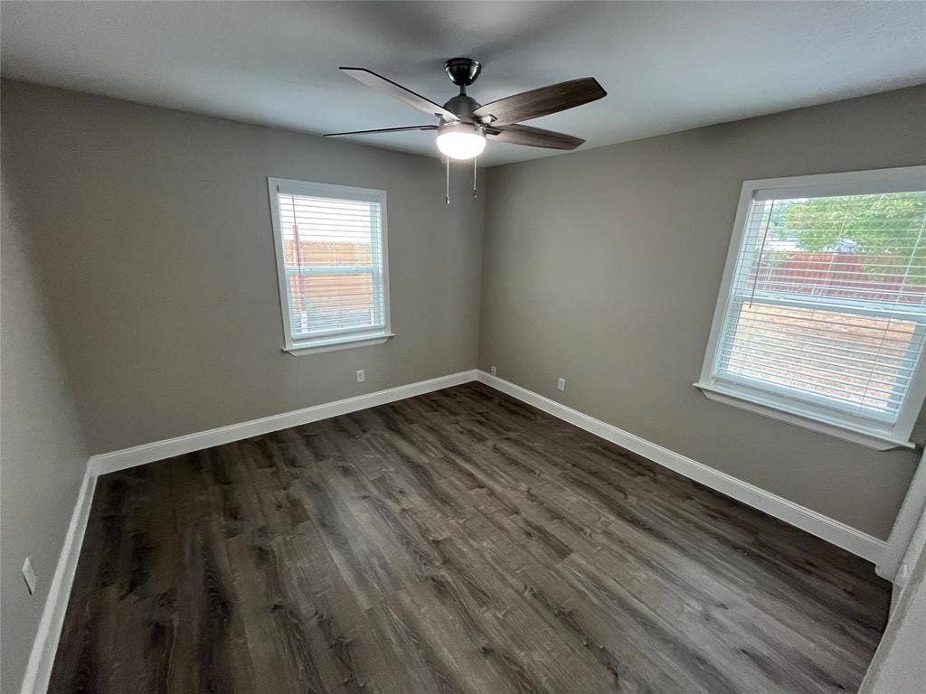 820 E Edith Street, Irving, TX 75061 820 E Edith Street, Irving, TX 75061
