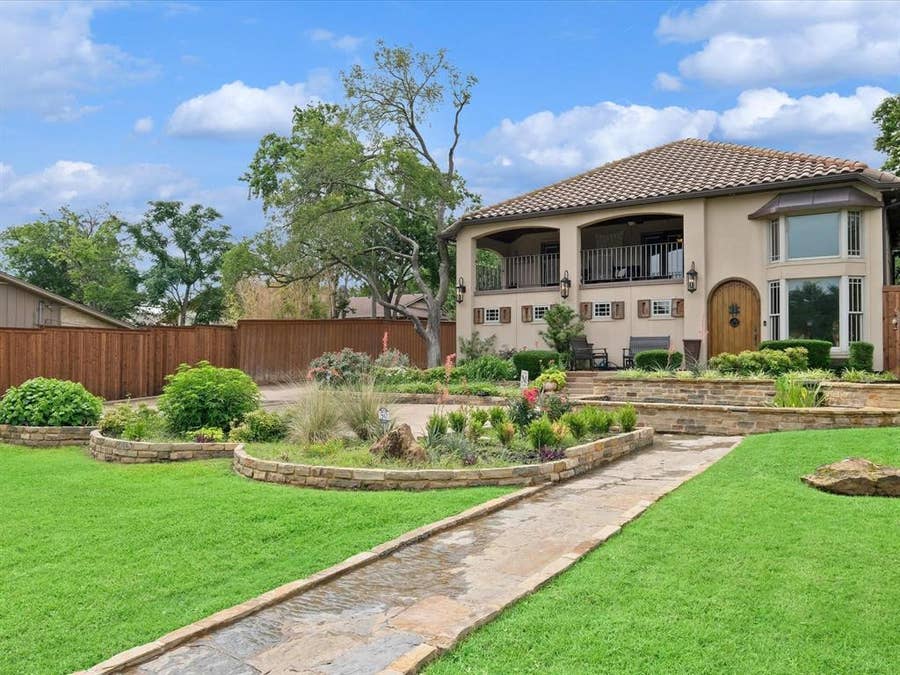 Property photo for 306 E Rochelle Boulevard, Irving, TX
