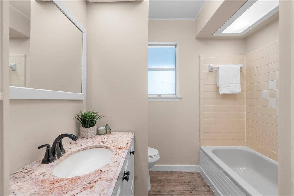 1006 N Lucas Drive, Grapevine, TX 76051 1006 N Lucas Drive, Grapevine, TX 76051
