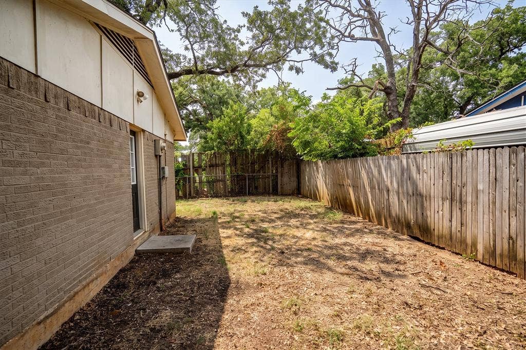 1006 N Lucas Drive, Grapevine, TX 76051 1006 N Lucas Drive, Grapevine, TX 76051