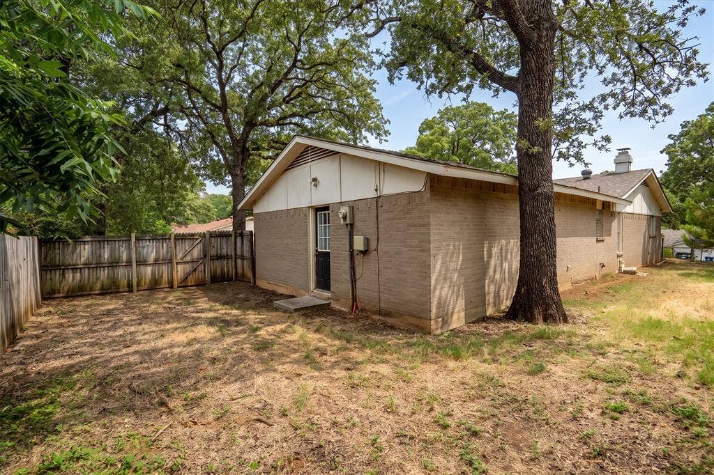 1006 N Lucas Drive, Grapevine, TX 76051 1006 N Lucas Drive, Grapevine, TX 76051
