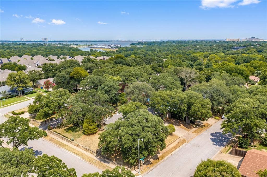 1006 N Lucas Drive, Grapevine, TX 76051 1006 N Lucas Drive, Grapevine, TX 76051