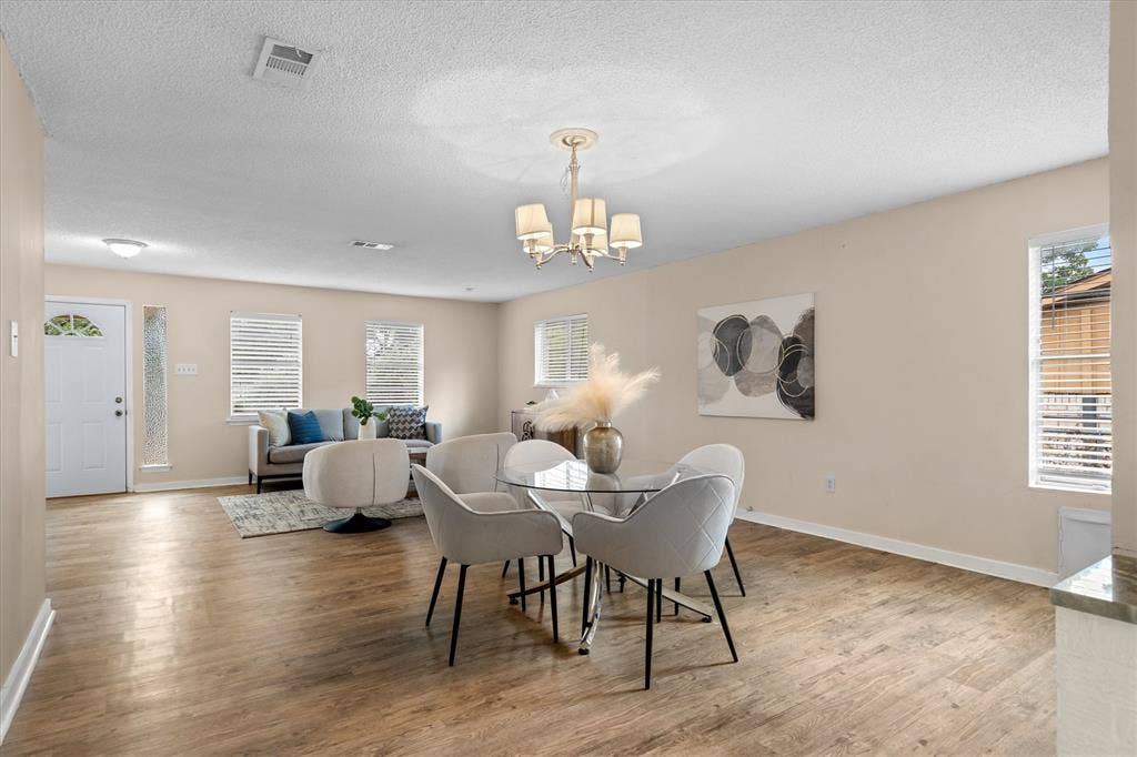 1006 N Lucas Drive, Grapevine, TX 76051 1006 N Lucas Drive, Grapevine, TX 76051