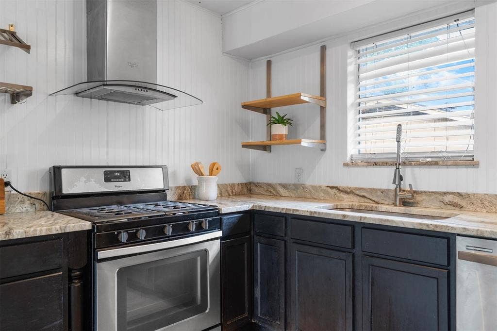 1006 N Lucas Drive, Grapevine, TX 76051 1006 N Lucas Drive, Grapevine, TX 76051