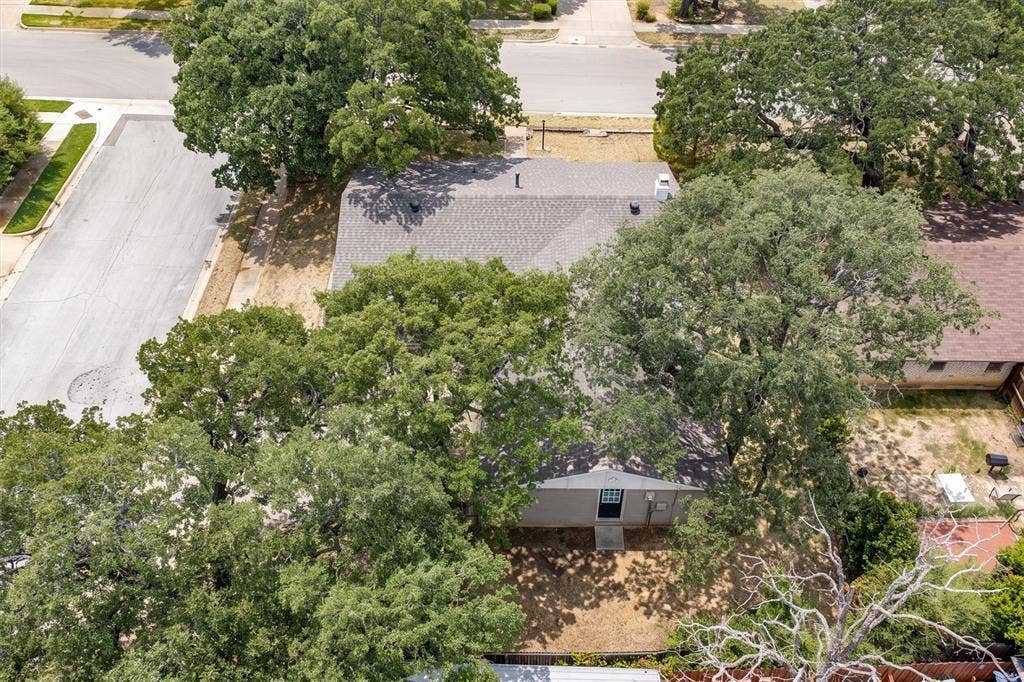 1006 N Lucas Drive, Grapevine, TX 76051 1006 N Lucas Drive, Grapevine, TX 76051