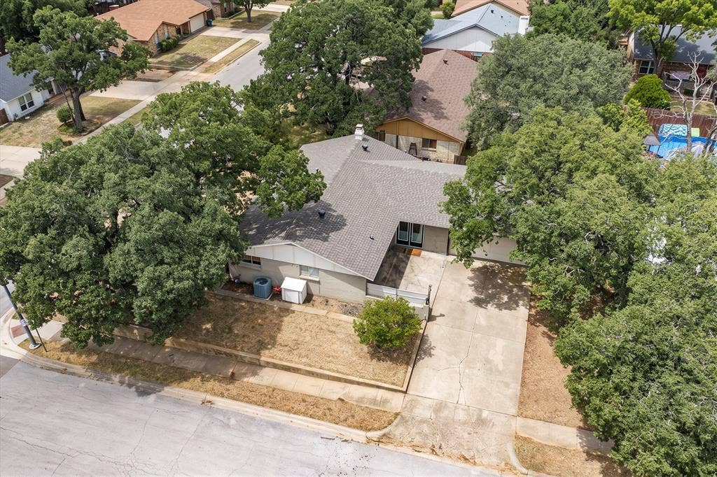 1006 N Lucas Drive, Grapevine, TX 76051 1006 N Lucas Drive, Grapevine, TX 76051