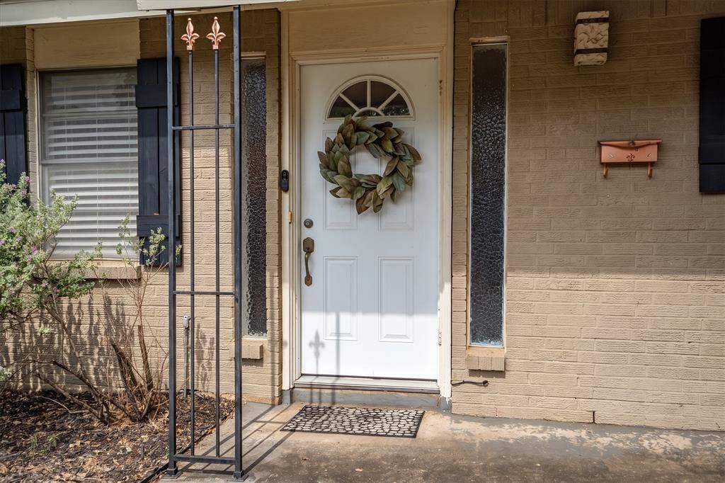 1006 N Lucas Drive, Grapevine, TX 76051 1006 N Lucas Drive, Grapevine, TX 76051