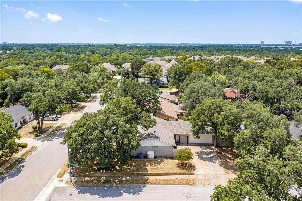 1006 N Lucas Drive, Grapevine, TX 76051 1006 N Lucas Drive, Grapevine, TX 76051