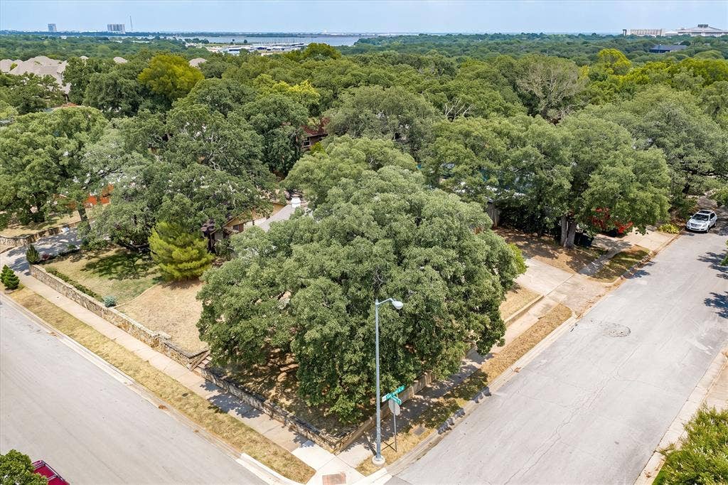1006 N Lucas Drive, Grapevine, TX 76051 1006 N Lucas Drive, Grapevine, TX 76051