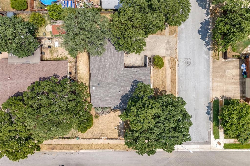 1006 N Lucas Drive, Grapevine, TX 76051 1006 N Lucas Drive, Grapevine, TX 76051