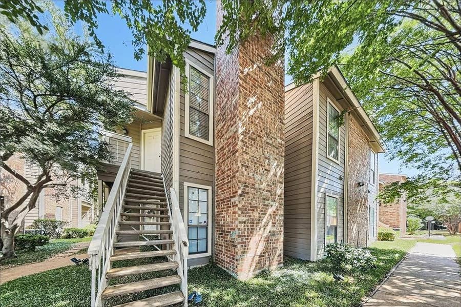 Property photo for 1108 Quail Valley Lane, #221, Arlington, TX
