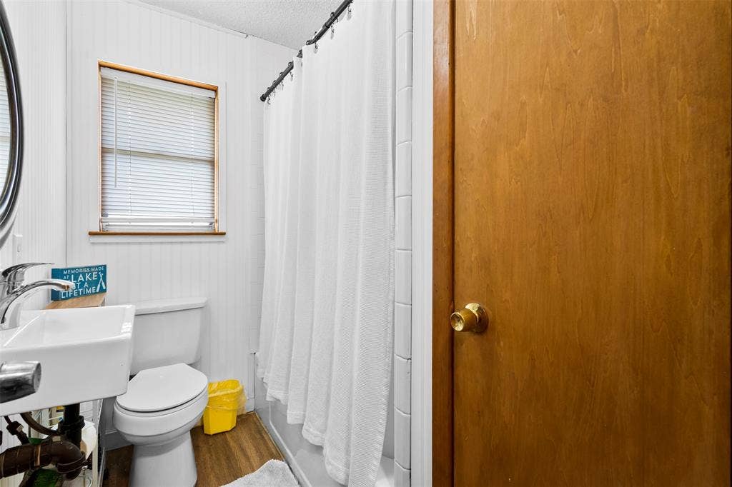 111 Island Park Drive, Gun Barrel City, TX 75156 111 Island Park Drive, Gun Barrel City, TX 75156