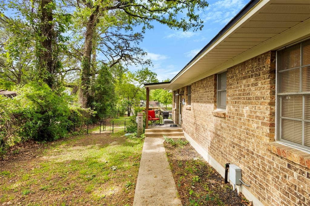 111 Island Park Drive, Gun Barrel City, TX 75156 111 Island Park Drive, Gun Barrel City, TX 75156