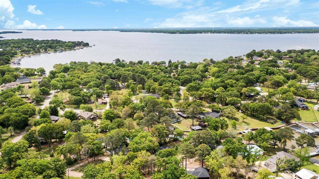 111 Island Park Drive, Gun Barrel City, TX 75156 111 Island Park Drive, Gun Barrel City, TX 75156