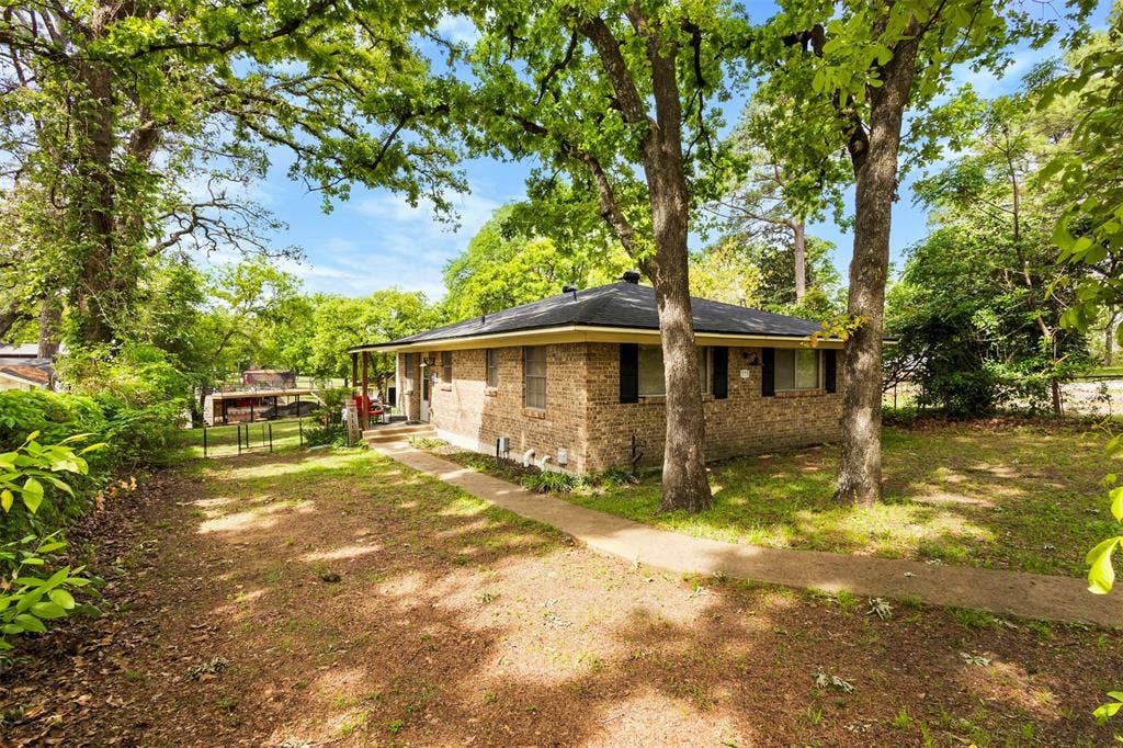 111 Island Park Drive, Gun Barrel City, TX 75156 111 Island Park Drive, Gun Barrel City, TX 75156